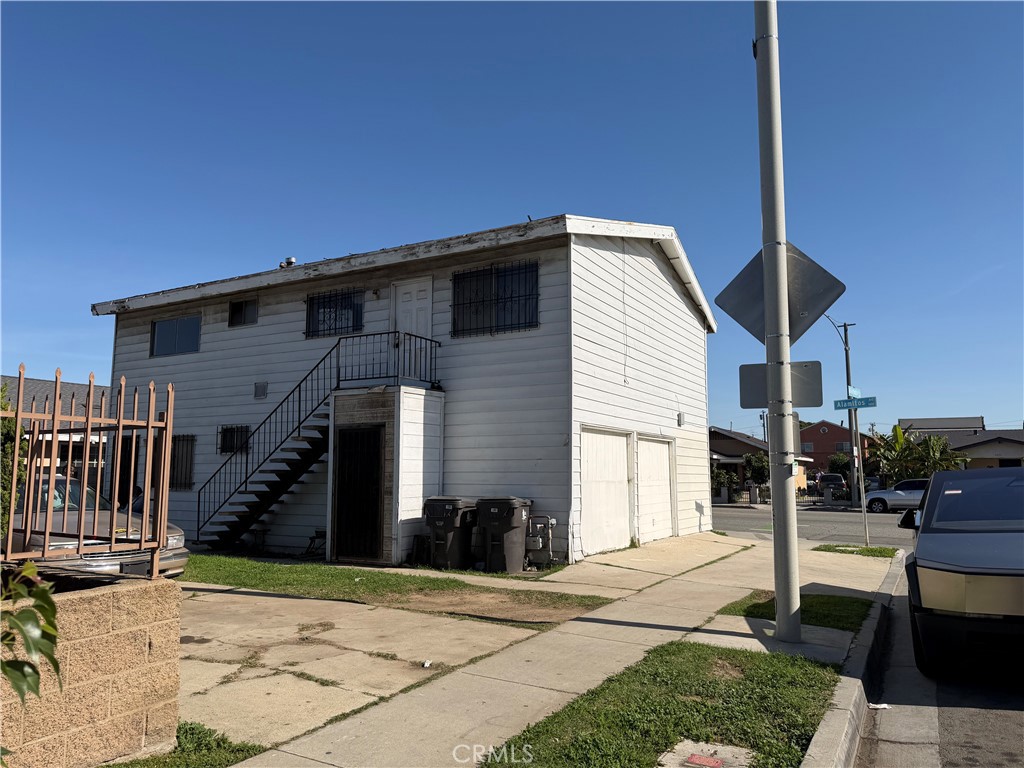 1431 Alamitos Avenue