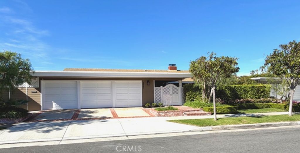 Photo of 2507 Blue Water Drive Dr, Newport Beach, CA 92625 (MLS # NP26046848)