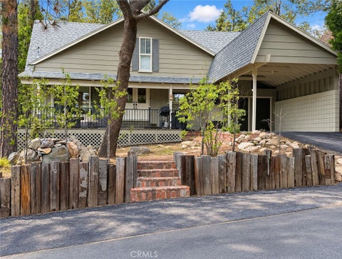Photo of 362 Heliotrope Dr, Lake Arrowhead, CA 92352 (MLS # IG26228249)