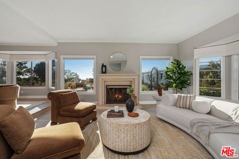 Photo of 23255 W Paloma Blanca Drive, Malibu, CA 90265 (MLS # 25620261)