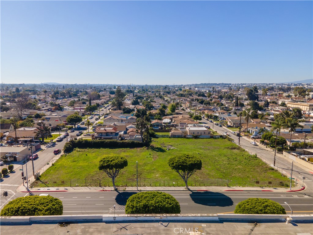 900 E Compton Blvd