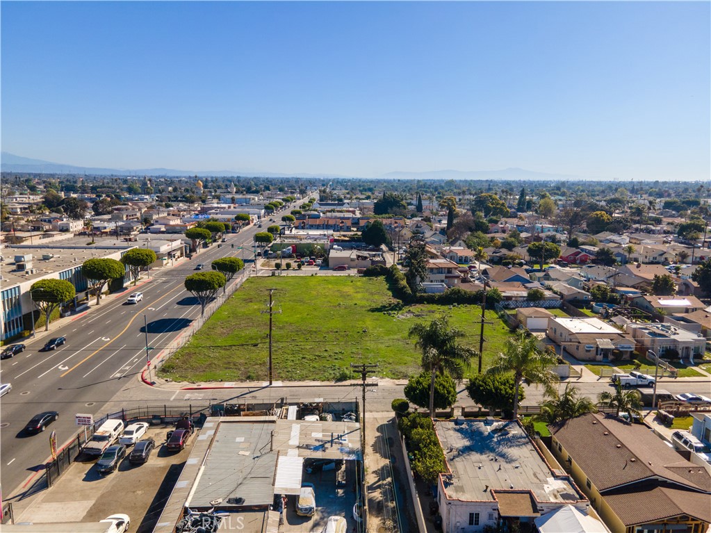 900 E Compton Blvd