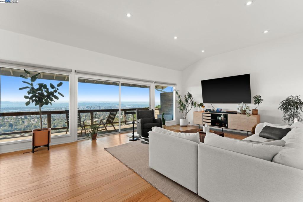 PIEDMONT PINES - Residential