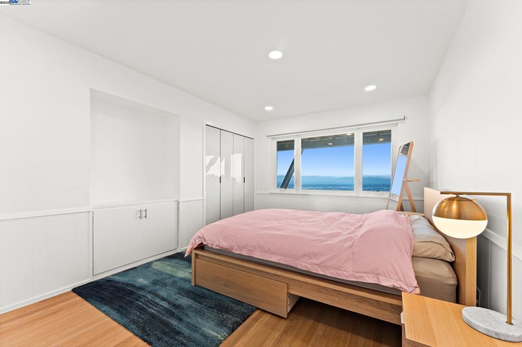 PIEDMONT PINES - Residential