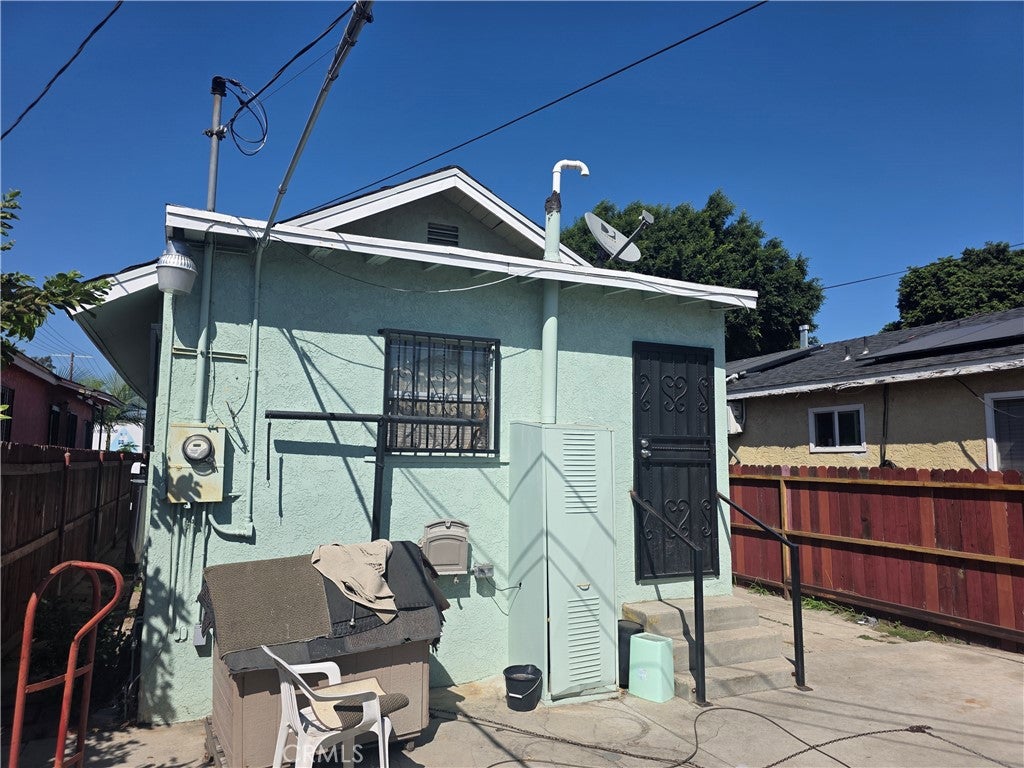 1104 E 102nd