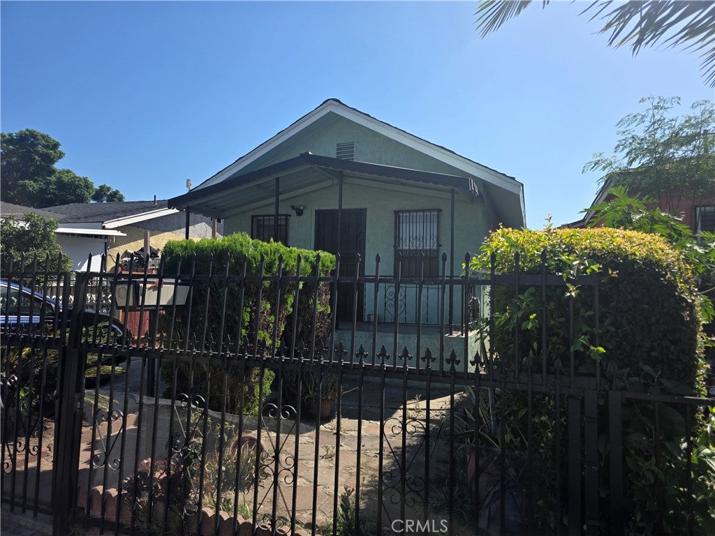 1104 E 102nd
