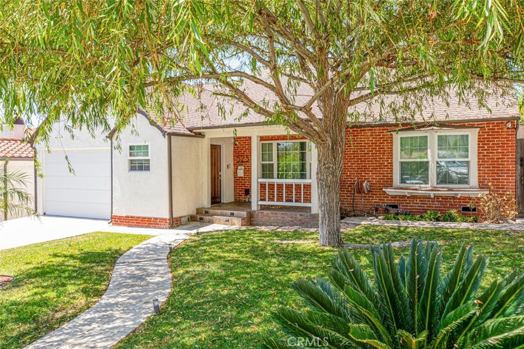 523 E Fairmount