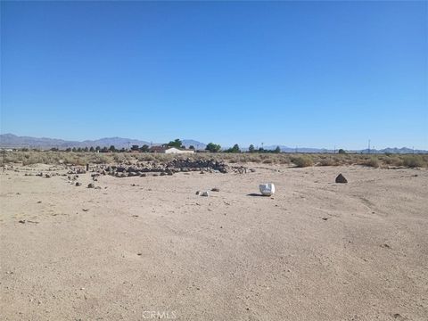Photo of 1 E Clark, Lucerne Valley, CA 92356 (MLS # RS25224553)