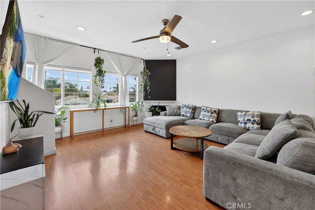 7463 Western Bay