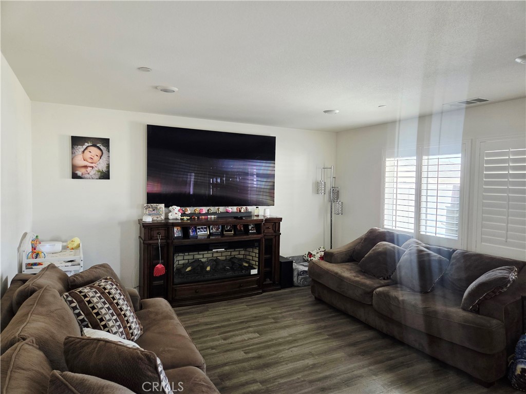 1821 Bridle Trail