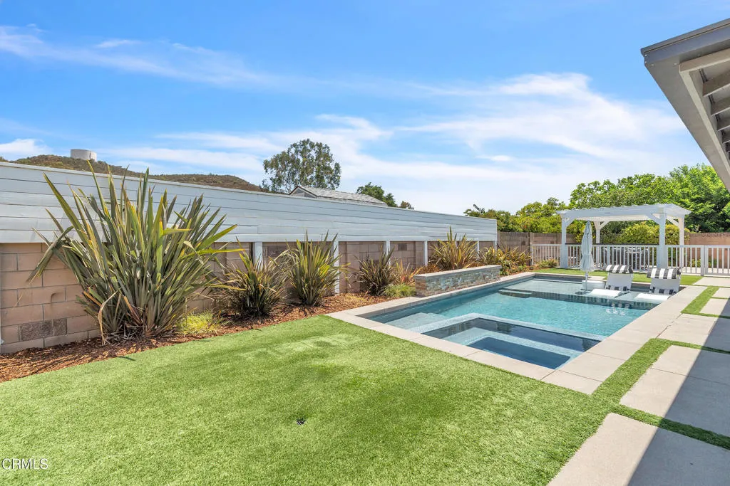 Newbury Park, California 91320, United States, 3 Bedrooms Bedrooms, ,2 BathroomsBathrooms,Residential,Active,165565