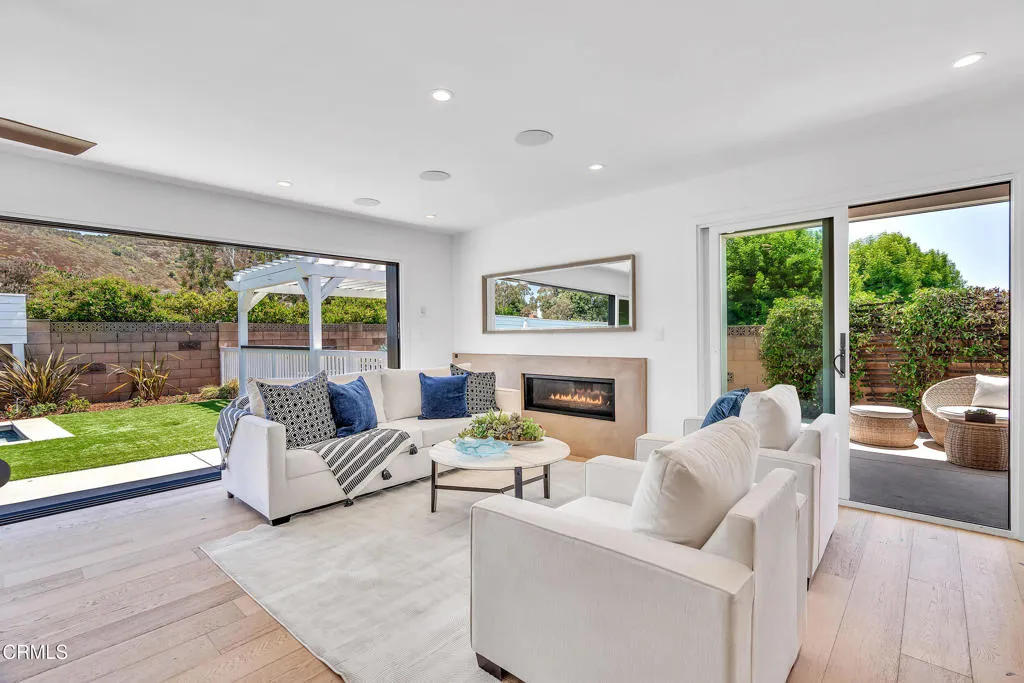 Newbury Park, California 91320, United States, 3 Bedrooms Bedrooms, ,2 BathroomsBathrooms,Residential,Active,165565