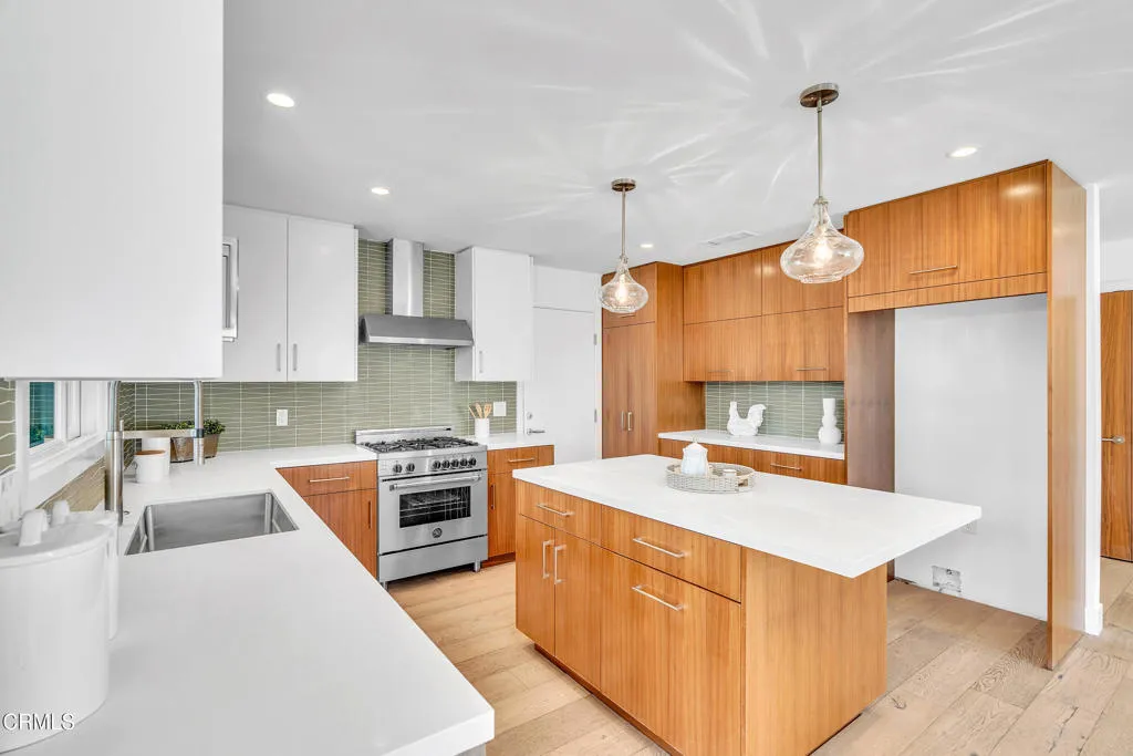 Newbury Park, California 91320, United States, 3 Bedrooms Bedrooms, ,2 BathroomsBathrooms,Residential,Active,165565