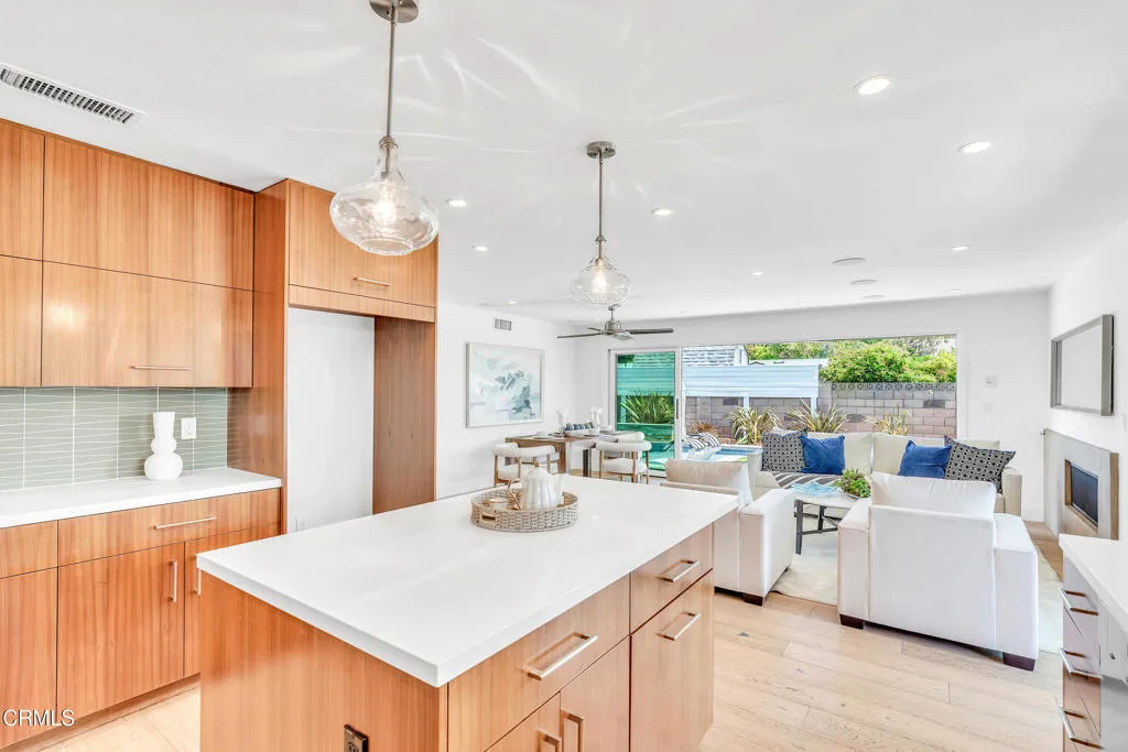 Newbury Park, California 91320, United States, 3 Bedrooms Bedrooms, ,2 BathroomsBathrooms,Residential,Active,165565