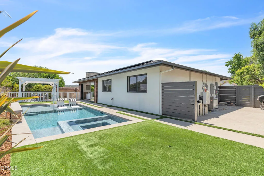 Newbury Park, California 91320, United States, 3 Bedrooms Bedrooms, ,2 BathroomsBathrooms,Residential,Active,165565