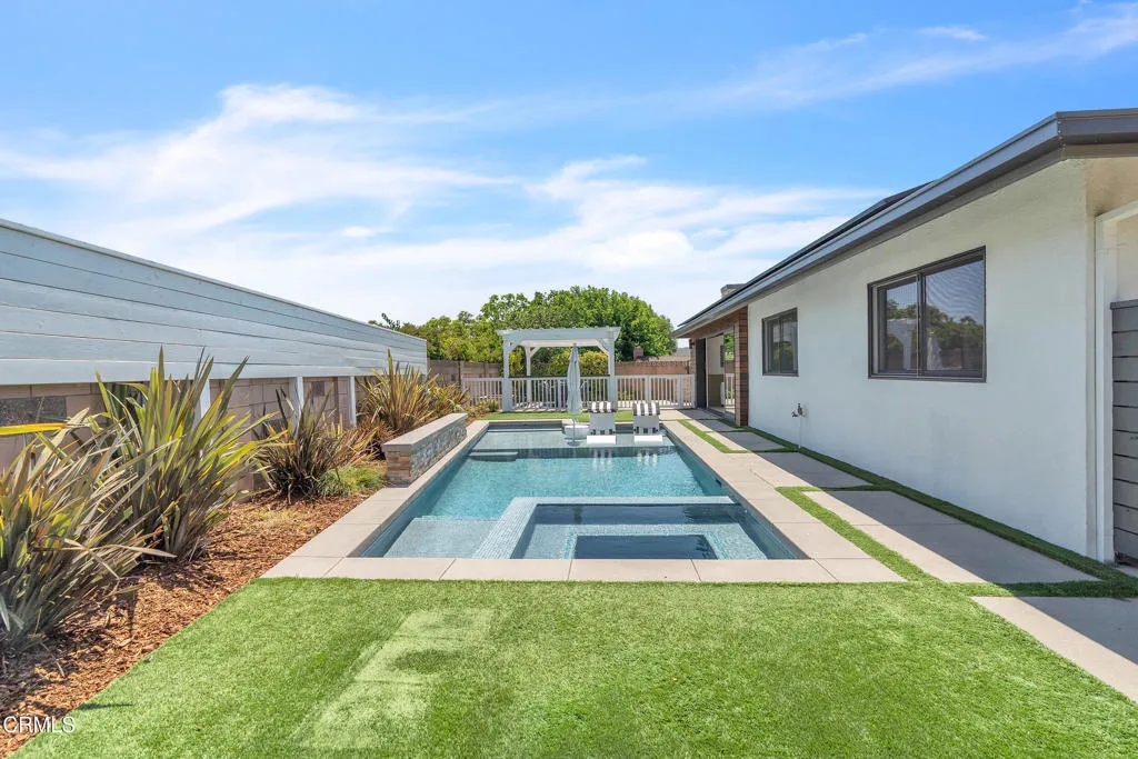 Newbury Park, California 91320, United States, 3 Bedrooms Bedrooms, ,2 BathroomsBathrooms,Residential,Active,165565