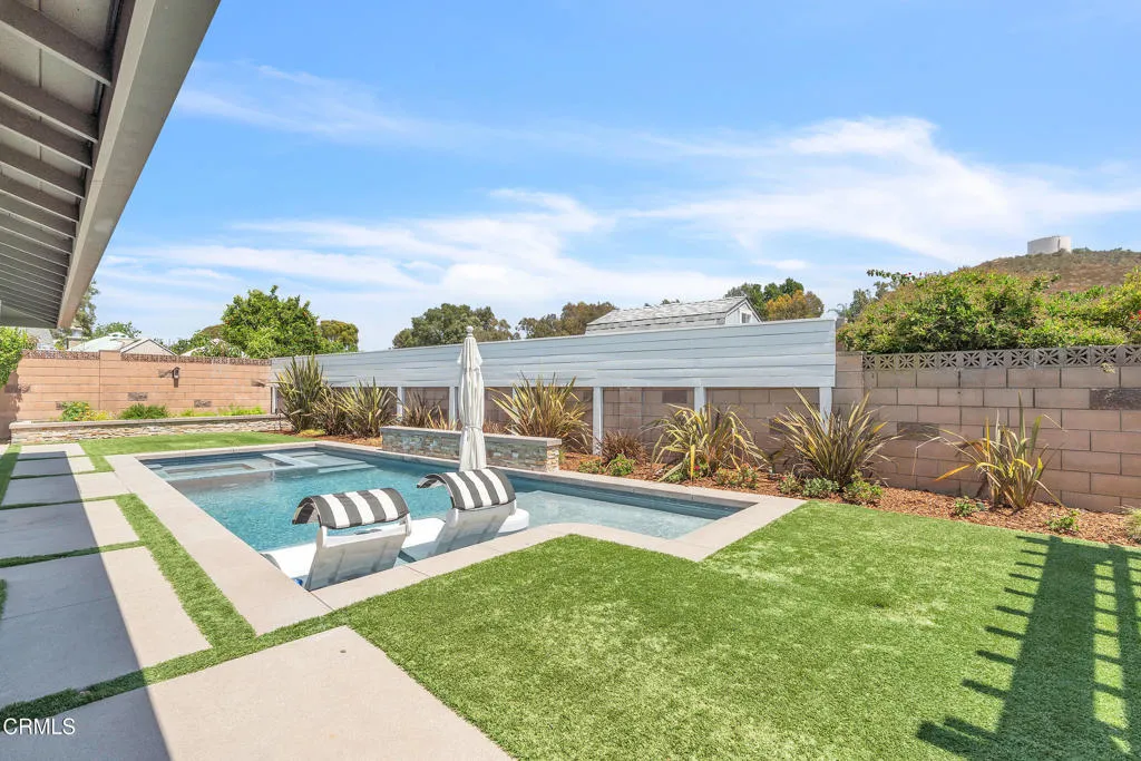 Newbury Park, California 91320, United States, 3 Bedrooms Bedrooms, ,2 BathroomsBathrooms,Residential,Active,165565