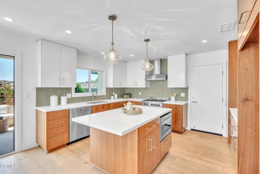 Newbury Park, California 91320, United States, 3 Bedrooms Bedrooms, ,2 BathroomsBathrooms,Residential,Active,165565