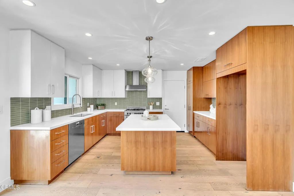 Newbury Park, California 91320, United States, 3 Bedrooms Bedrooms, ,2 BathroomsBathrooms,Residential,Active,165565