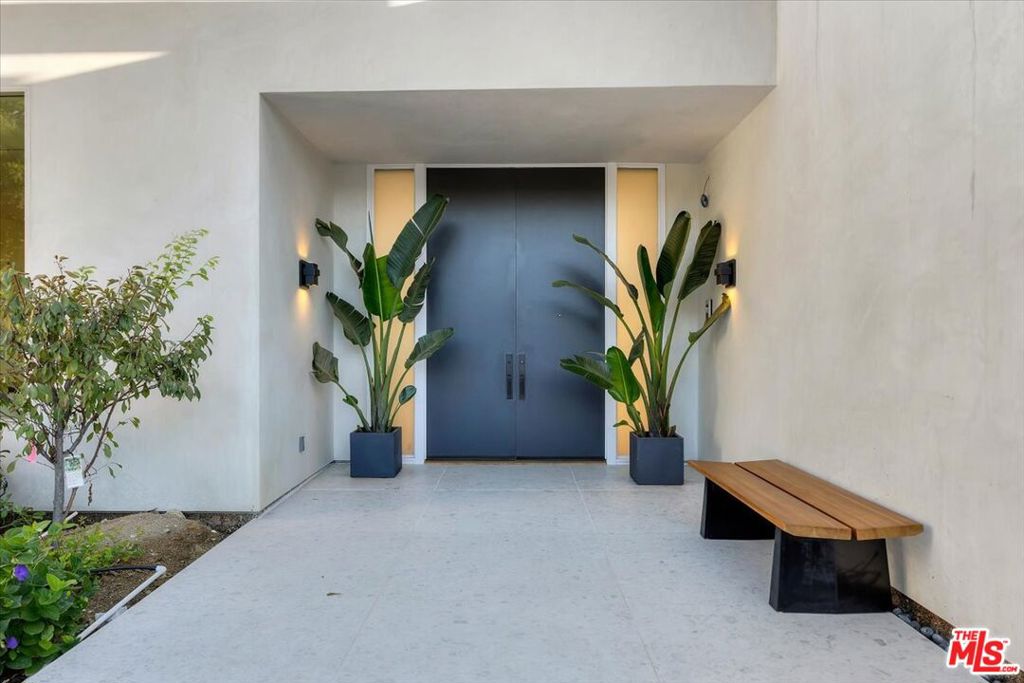 1836 Loma Vista Drive