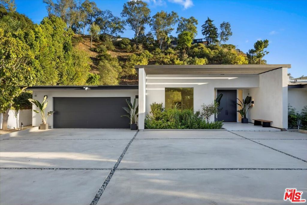 Photo of 1836 Loma Vista Drive, Beverly Hills, CA 90210 (MLS # 26658411)