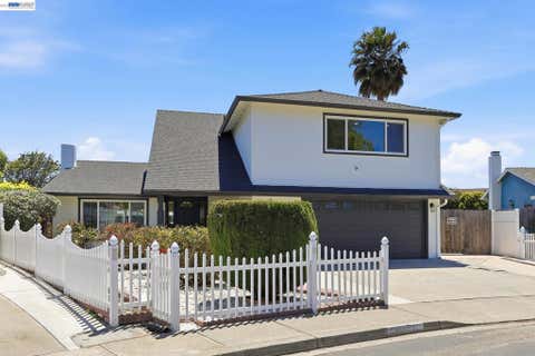 Photo of 31396 Santa Elena Way Way, Union City, CA 94587 (MLS # 41138146)