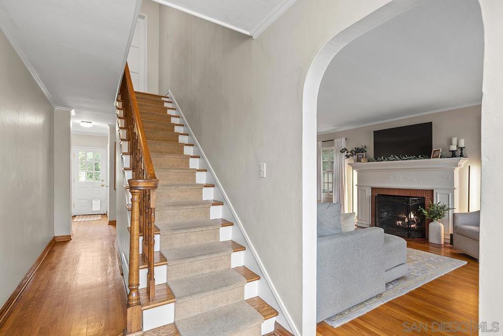 2719 Chatsworth