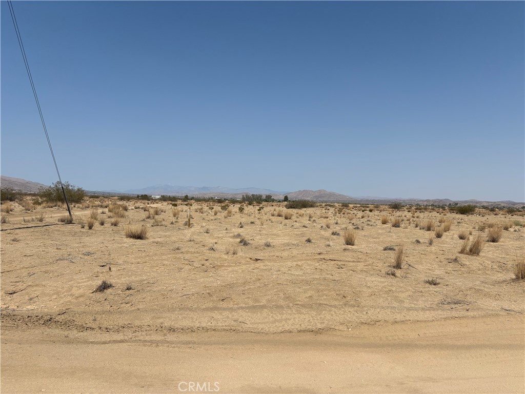 Completely flat, all useable 20-Acre parcel, buildable land. Mountain Views, stars at night and located near Joshua Tree National Park. 20 acres of pure potential, bring your dreams and build your own private and unique home!! Buyers to do their own due diligence, full investigation, and verification for costs and access for all utilities (including electricity), permits and zoning requirements with the City of Joshua Tree and the County of San Bernardino.