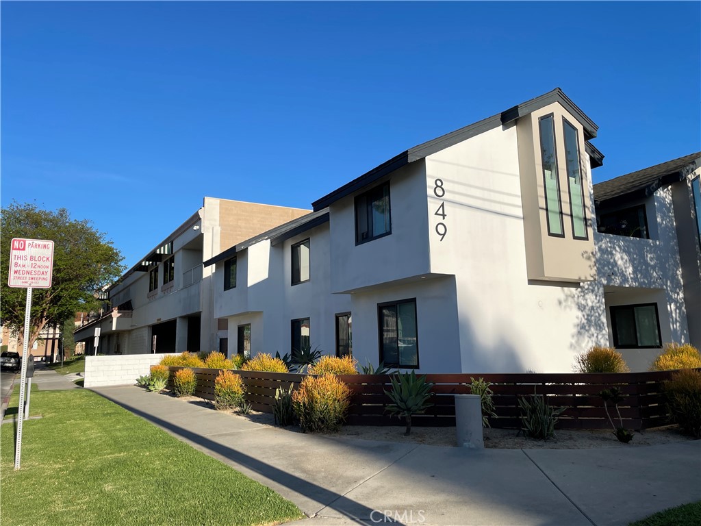 849 N Van Ness 5