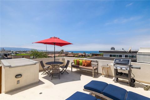 Photo of 331 11th St, Hermosa Beach, CA 90254 (MLS # SB26073642)