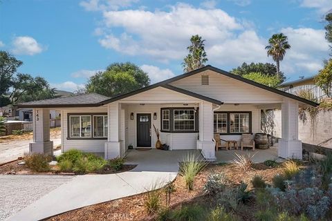 Photo of 143 Vine St, Paso Robles, CA 93446 (MLS # PI25216162) Photo of 143 Vine St, Paso Robles, CA 93446 (MLS # PI25216162)