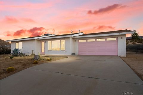 Photo of 61773 Crest Circle Dr Dr, Joshua Tree, CA 92277 (MLS # JT25259909)