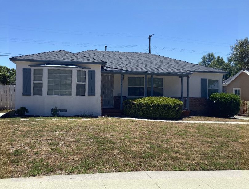 Charming Single-Family Home in Northridge. Welcome to 8920 Darby Ave, a delightful single-family residence nestled in the heart of the Northridge. Built in 1950, this home exudes timeless charm. With 3 bedrooms, 1 bathroom, and 1,274 square feet of living space, it’s the perfect blend of coziness and functionality. The recently painted interior boasts a spacious living room with wood floors throughout, a formal dining area, and a cute cozy kitchen featuring an eat-in area, Stove and refrigerator, laundry area hook ups adjacent. 3 good sized bedroom, or 2 bedrooms and make the 3rd backroom a family room or even a home office, with French doors out to the back yard.
Situated on an 8100-square-foot lot, the backyard offers a spacious area for outdoor gatherings or gardening enthusiasts. Detached 2 car garage located behind a long-gated driveway. This home is ideally located in the vibrant "Northridge Village" area, with a short walk from local favorites like Starbucks, Urbane Café, and the CSUN Performing Arts Theatre. Enjoy the convenience of nearby restaurants, shopping. Don’t miss the opportunity to make 8920 Darby Ave your new address!
Call for showing appointment
Applicants subject to background checks. Proof of upstanding credit, reliable income, and/or reference-check contacts may be requested, in addition to other criteria
Owner request credit score of 650 or better. 3x rent in the bank, copy of bank statements, and paycheck stubs for 3 months a copy of driver licenses