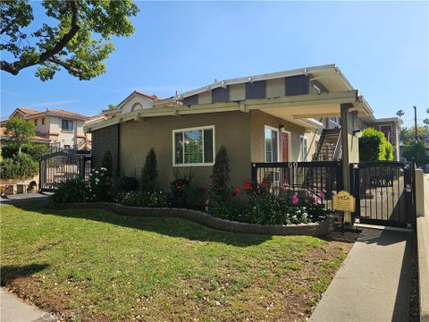 Photo of 60 S Roosevelt Avenue #9, Pasadena, CA 91107 (MLS # AR26204389)