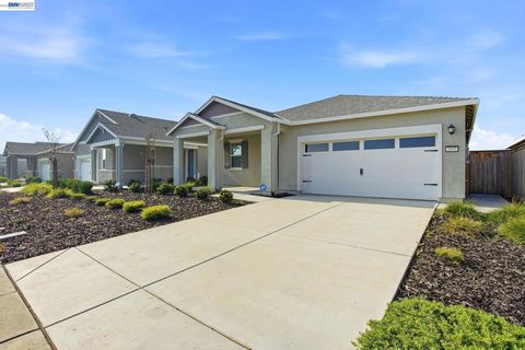 Photo of 2055 Stars Dr Dr, Rio Vista, CA 94571 (MLS # 41127686)