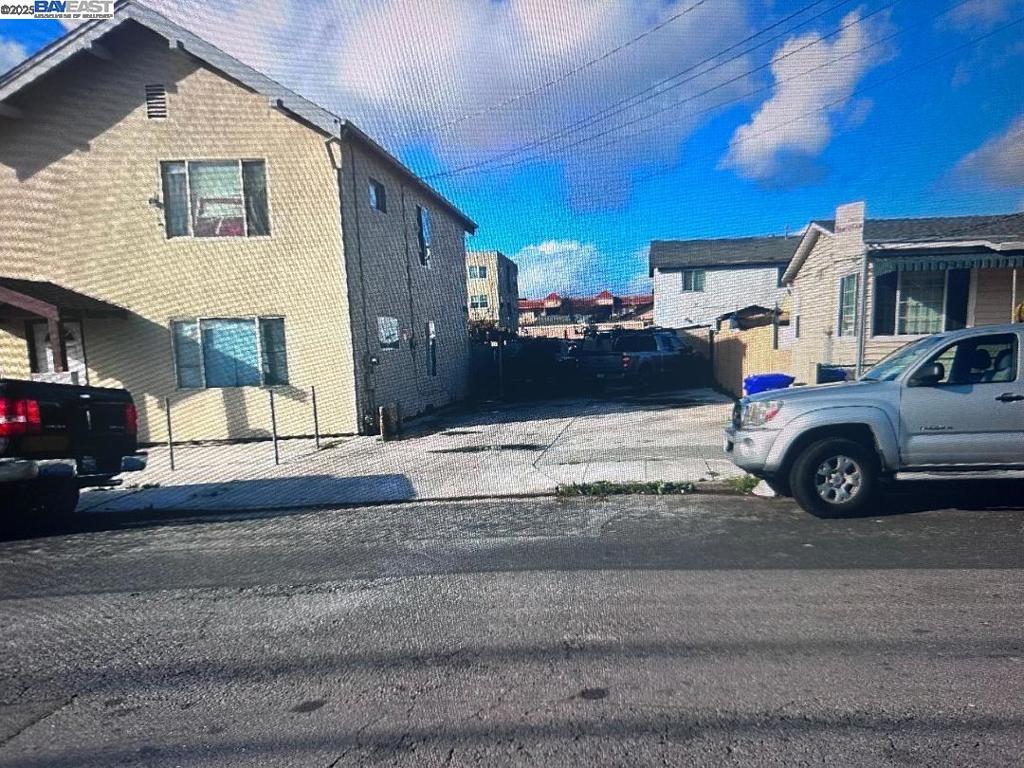 Great opportunity to own this great multifamily property which offers: --2 bedroom one bathroom --2 bedroom one bathroom --1 bedroom one bathroom --Large parking area Roof and parking concrete done recently. --Close to freeway, Elementary school and amenities.