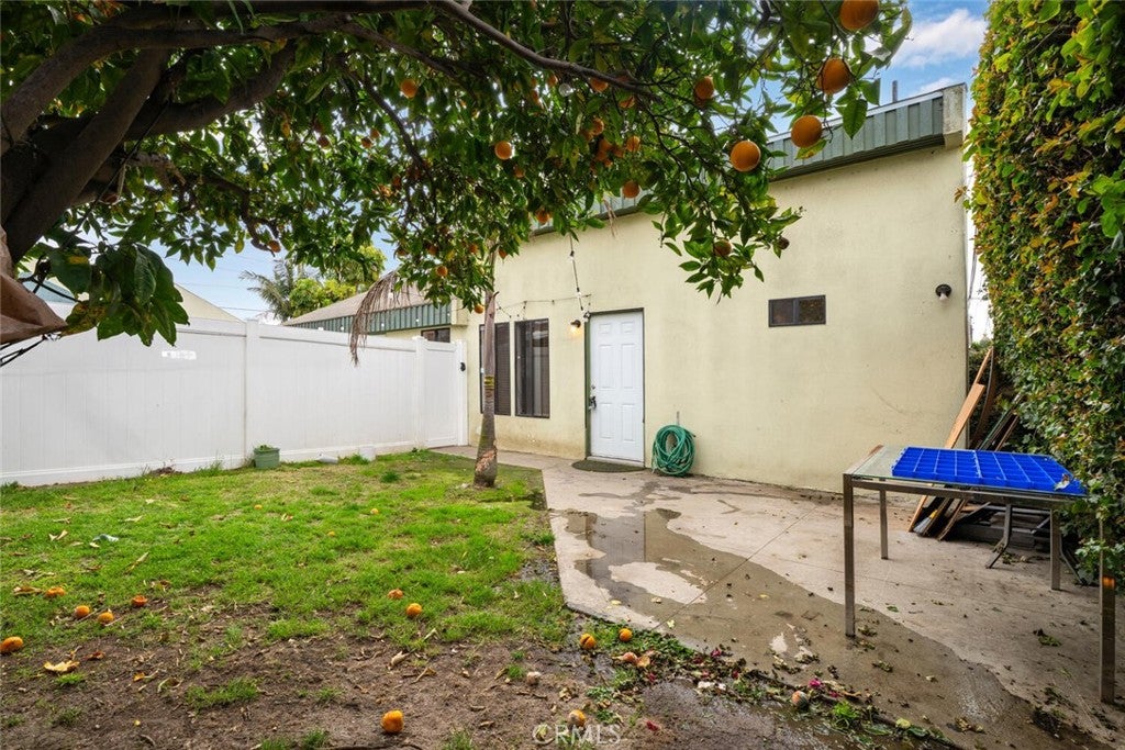 12101 Freeman