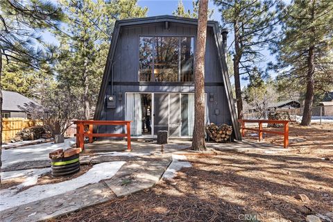 Photo of 189 Moreno Lane Ln, Sugarloaf, CA 92386 (MLS # OC26053766)