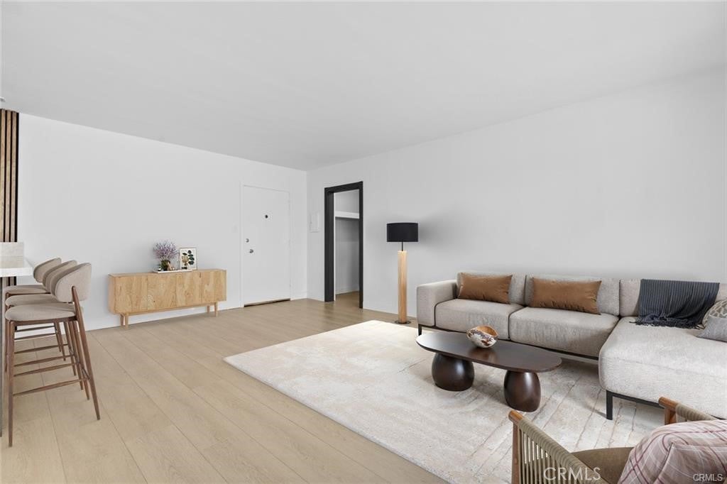 Properties 4 960 Larrabee Street 120