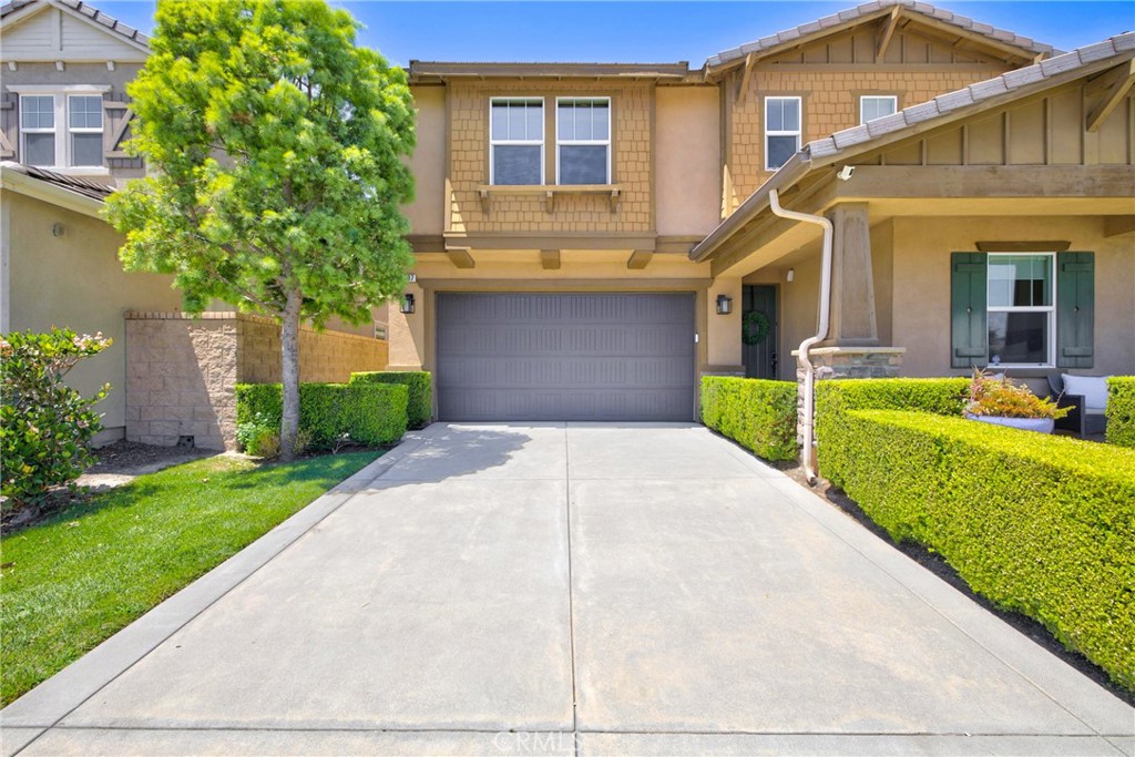 2807 E Banner