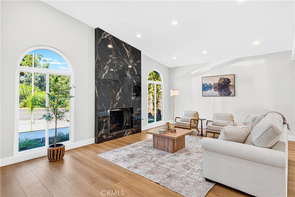 4348 Topanga Canyon