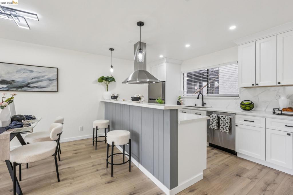 7 Embarcadero West 207