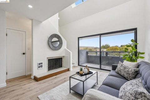 Photo of 7 Embarcadero West #207, Oakland, CA 94607 (MLS # 41142605)