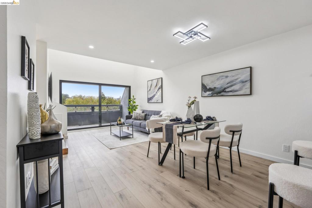 7 Embarcadero West 207