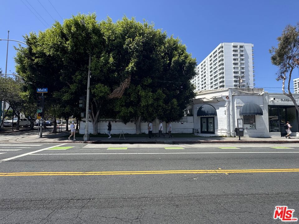 2826 Main Street