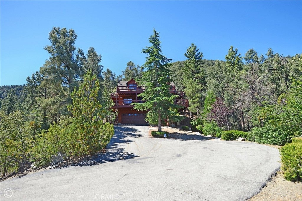 2027 Ivory Lane