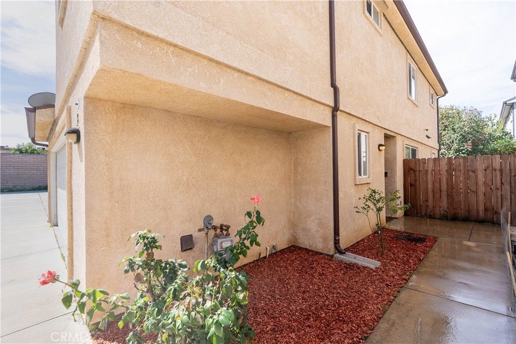 Photo of 9155 Cedros Ave #8, Panorama City, CA 91402 (MLS # SR26057014)