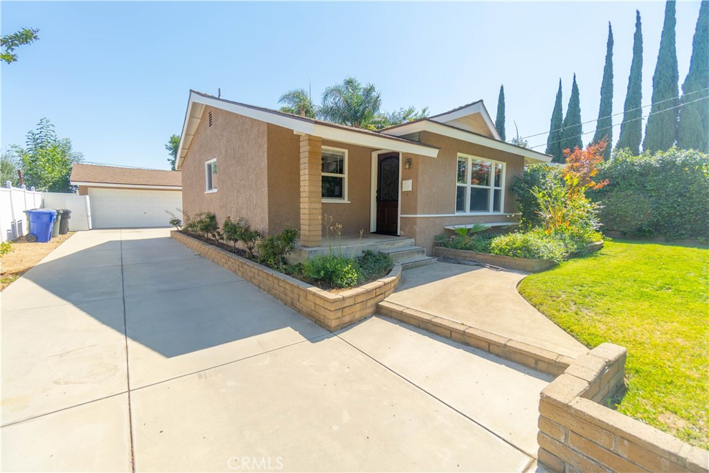 3-bedroom, 1.5-bathroom home nestled in a desirable Rancho Cucamonga neighborhood. Enjoy a spacious front and backyard, perfect for gardening, play, or entertaining. A long driveway leads to a detached 2-car garage, complete with an exterior patio cover and ceiling fan—ideal for relaxing evenings outdoors. Inside, you’ll find a comfortable layout with a bright living space, and the refrigerator, washer, and dryer are all included for your convenience.
This home is in a prime location near Red Hill Park, Alta Loma High School, Cucamonga Middle School, and convenient shopping. Whether you’re starting fresh or looking to settle in for years to come, this property offers comfort, charm, and a fantastic community setting.