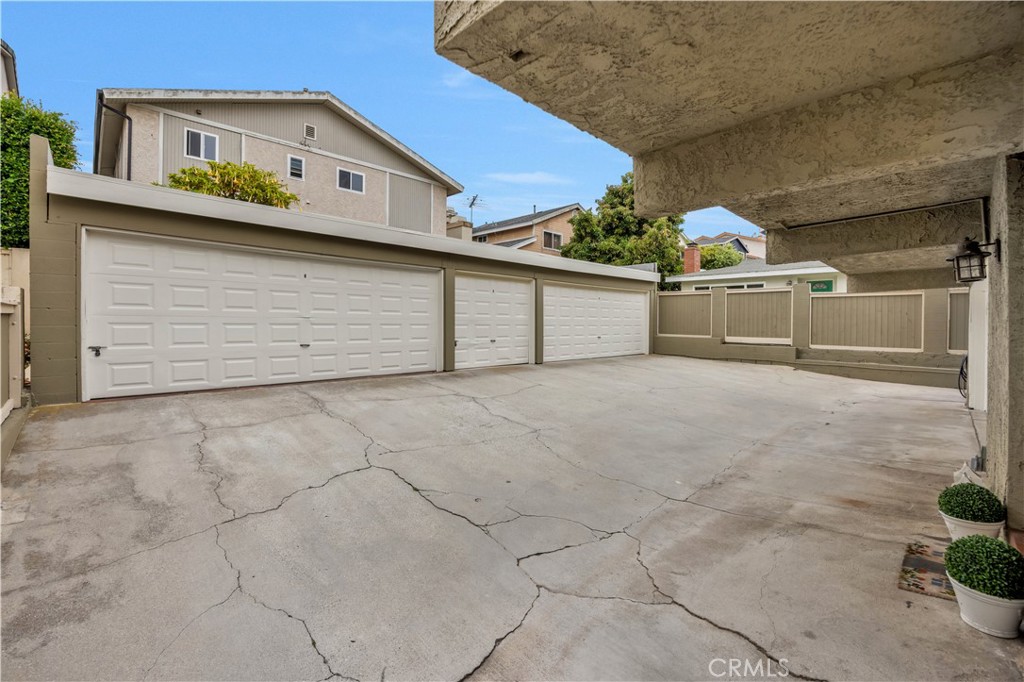 1816 Speyer Lane