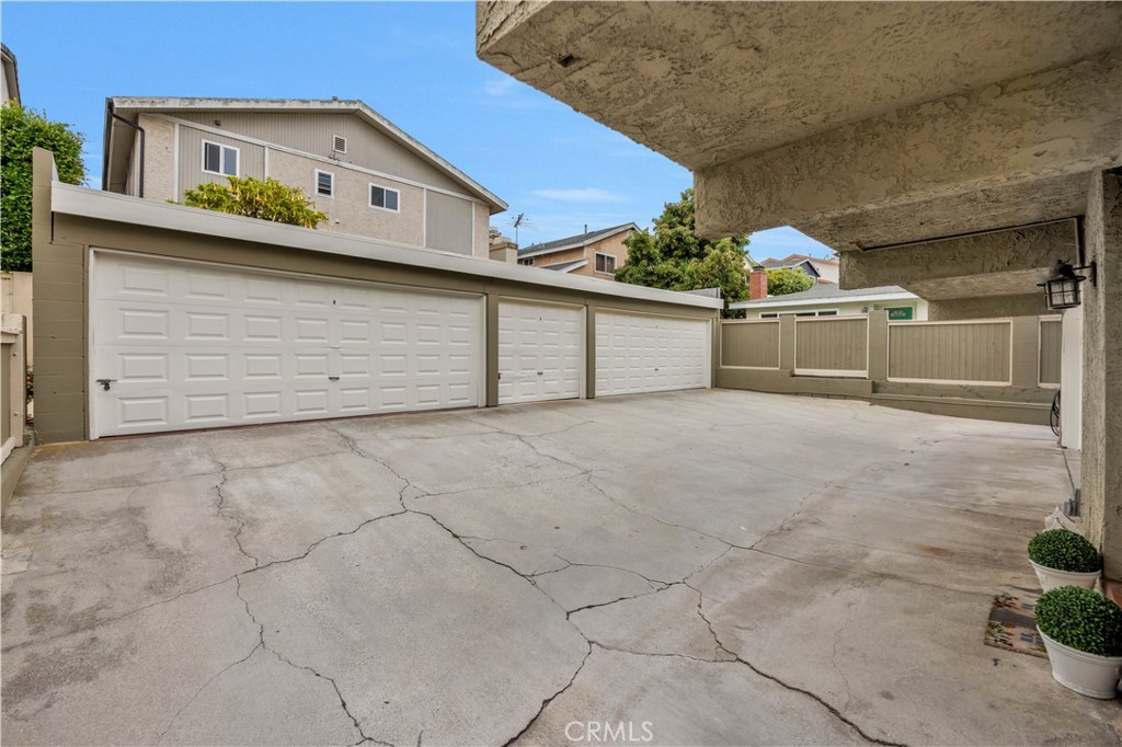 1816 Speyer Lane